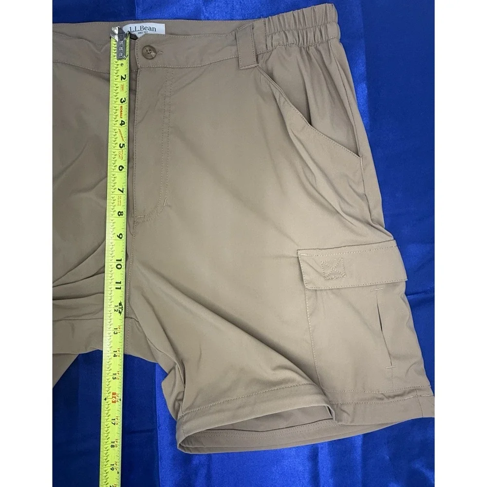 L.L. Bean Men's Large Hiking Outdoor Lightweight Zip Shorts - Beige - 7